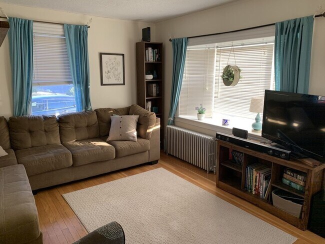 Foto del edificio - SINGLE FAMILY HOME IN BEAUTIFUL QUIET QUAI...