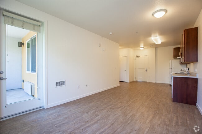 1BR, 1BA- One Bedroom - Charlotte Park