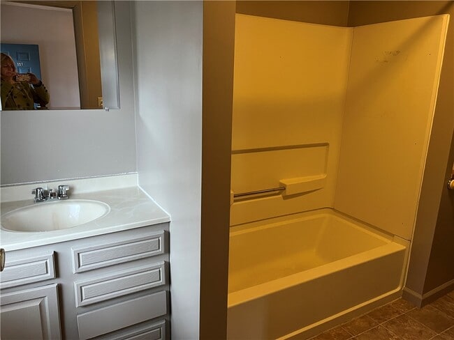 Building Photo - 722 Seneca Pl