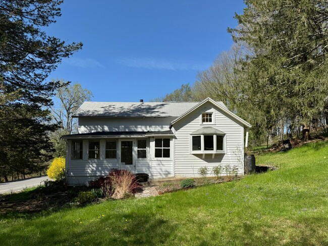 Building Photo - 102 Chrysler Pond Rd
