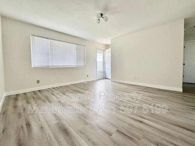 Building Photo - 825 E 760 N