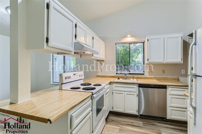 Building Photo - Skiver 6474-6476 - Lee