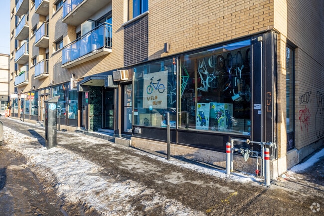 Building Photo - 1144-1190 Bélanger