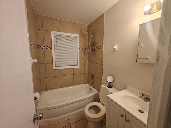 Foto del edificio - 2217 Custer St