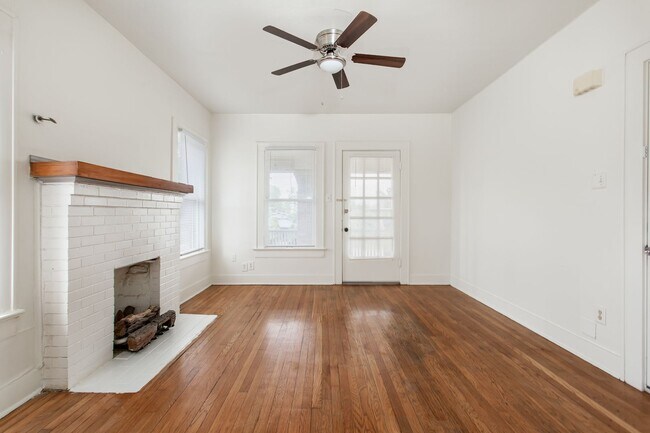 Foto del edificio - 1 Bedroom, 1 Bath Apartment - East Dallas
