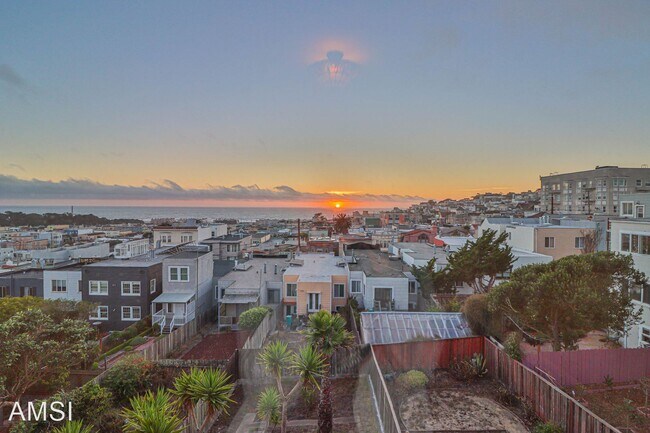 Foto del edificio - 3 br, 2.5 bath House - 723 42nd Ave