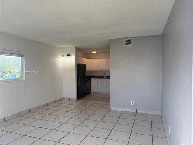 Foto del edificio - 715 NE 2nd Ave