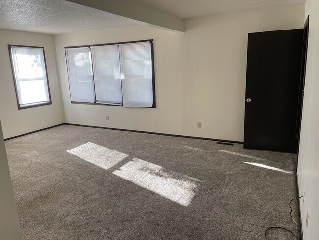 Foto del edificio - 512 Breezy Point Dr