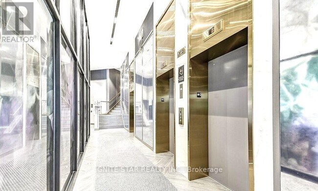 Building Photo - 405 Dundas St W