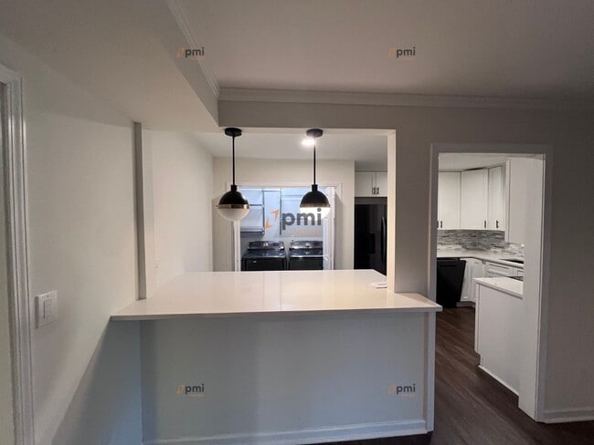 Building Photo - 162 Elysian Way NW