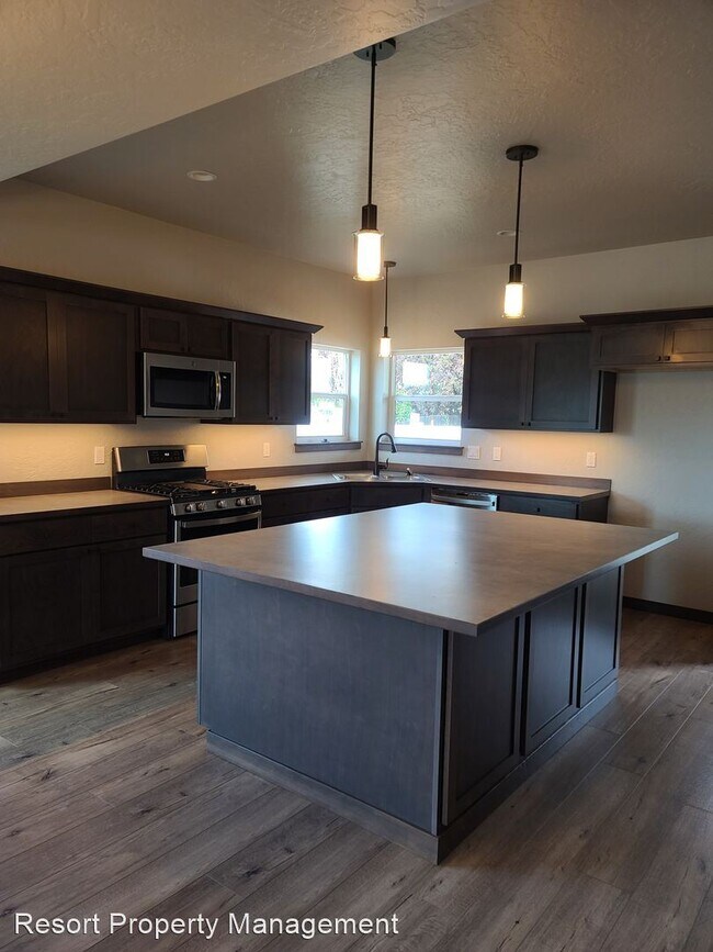 Foto del edificio - 4 br, 2.5 bath House - 3754 N Mashie Rd