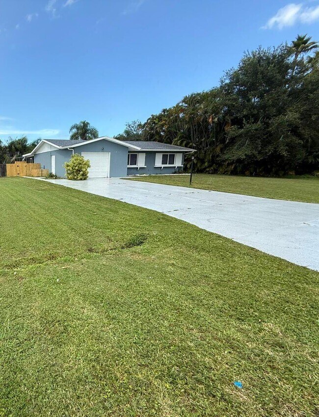 Foto del edificio - 371 SW Lakehurst Dr