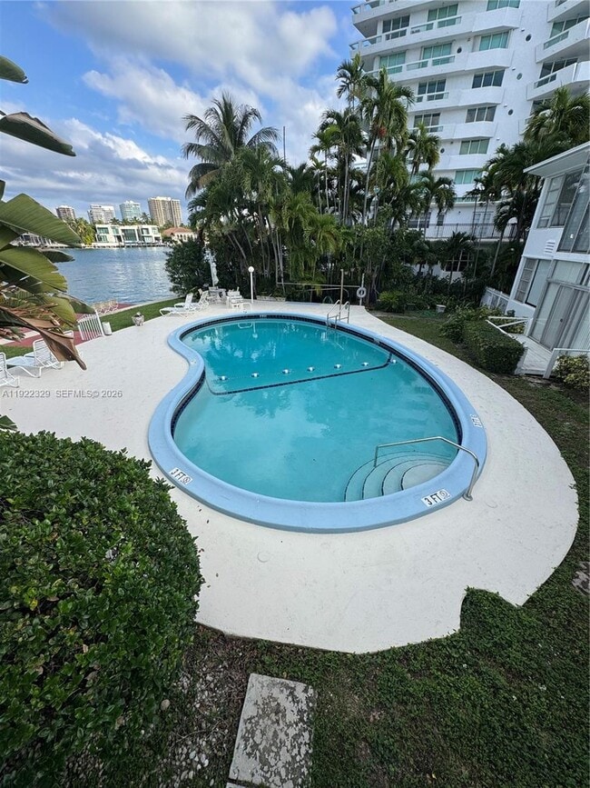 Foto del edificio - 10281 E Bay Harbor Dr