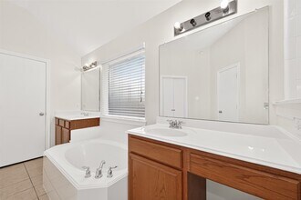 Building Photo - 13006 Rose Landing Dr
