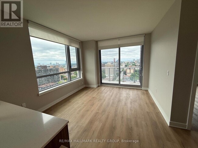 Building Photo - 275 Carling Ave