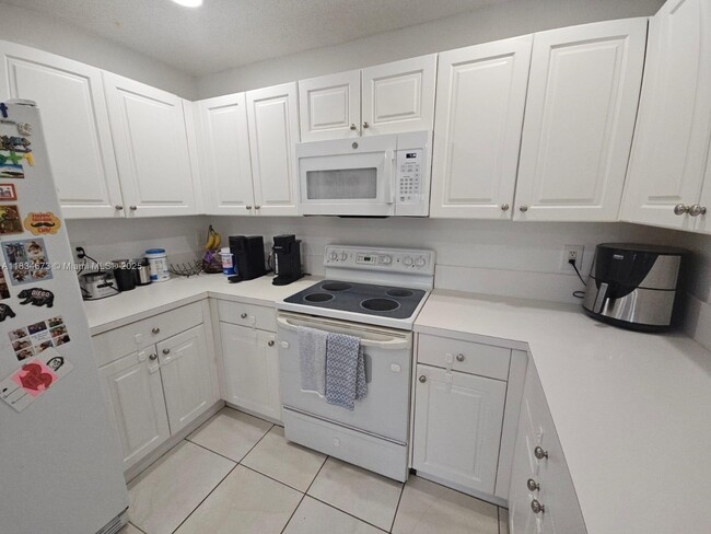 Building Photo - 5030 NW 116th Ct