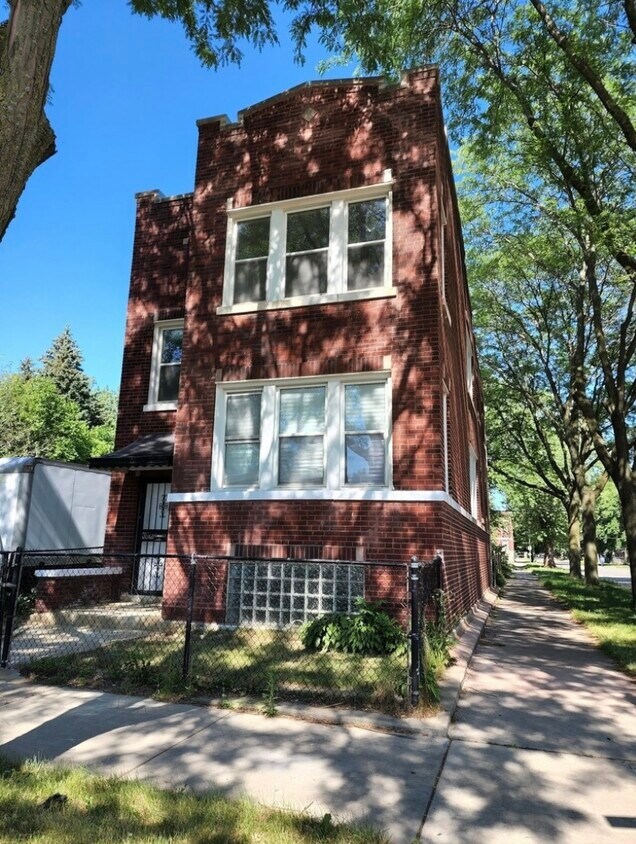 Primary Photo - 5545 S Justine St