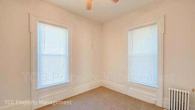 Building Photo - 905 4th St