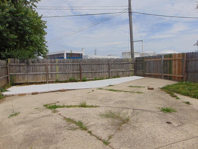 Building Photo - 147 Macready