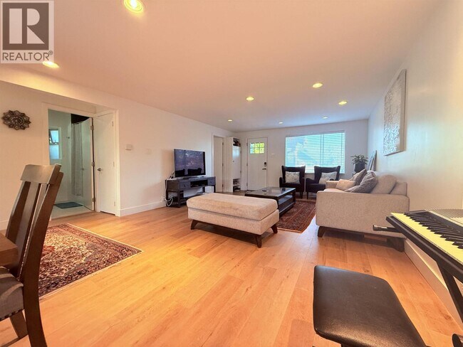 Photo du bâtiment - 732 13th St E