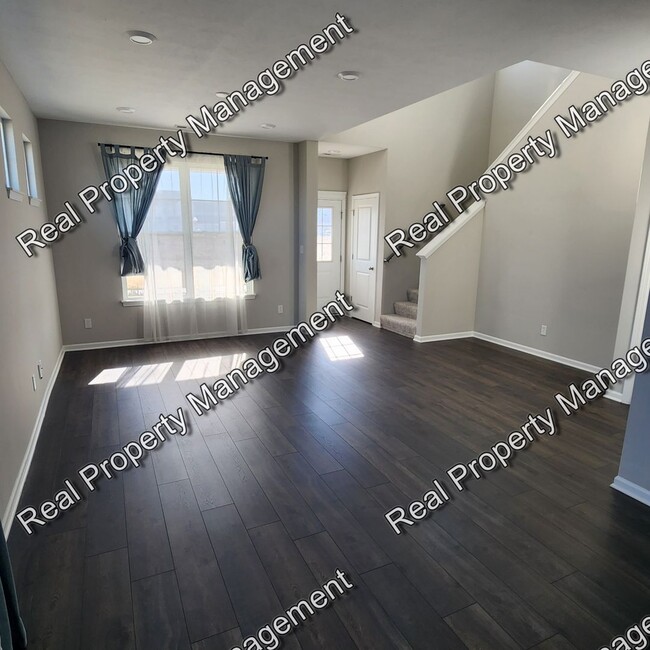 Foto del edificio - New Two Bedroom Townhome