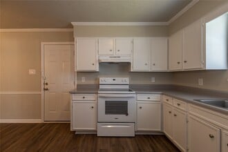 Building Photo - 5810 Meadowview Rd