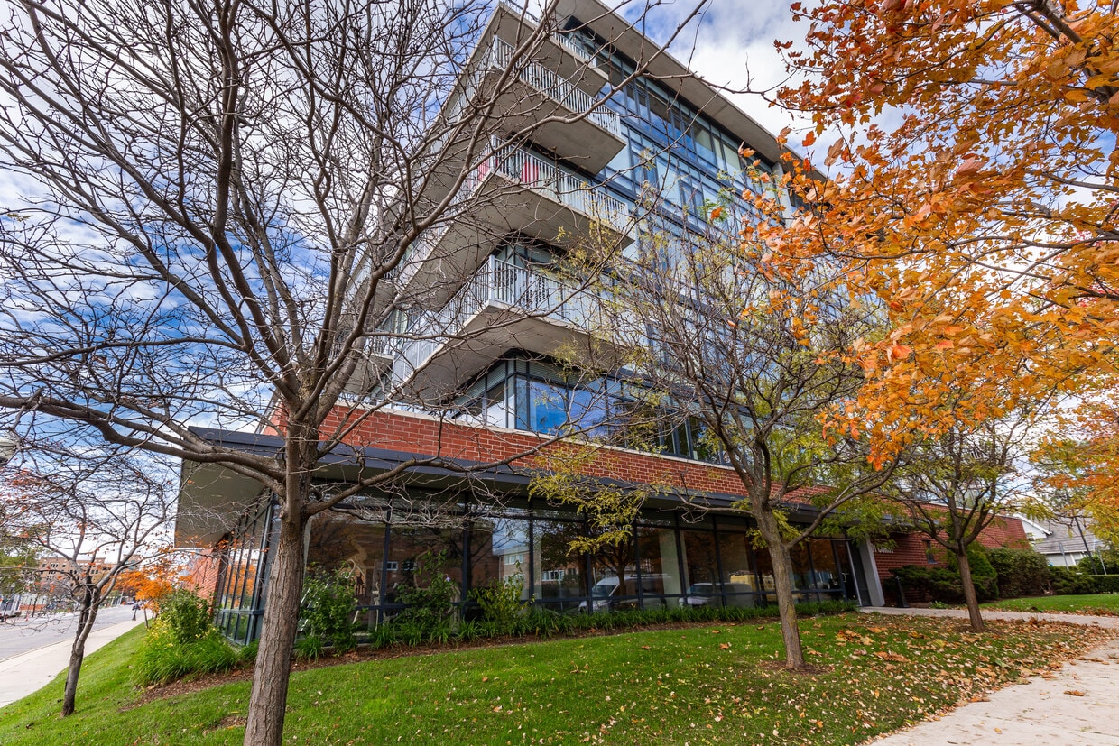 Primary Photo - 101 Curry Ave