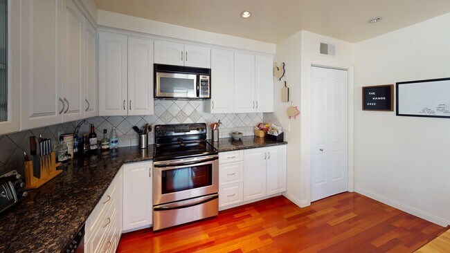 Kitchen - 18316 Hatteras St