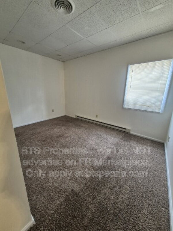 Building Photo - 5917 W Plank Rd