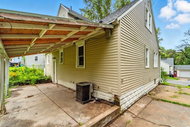 Building Photo - 6 E 18th St