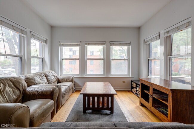 Foto del edificio - 863 W Carmen Ave