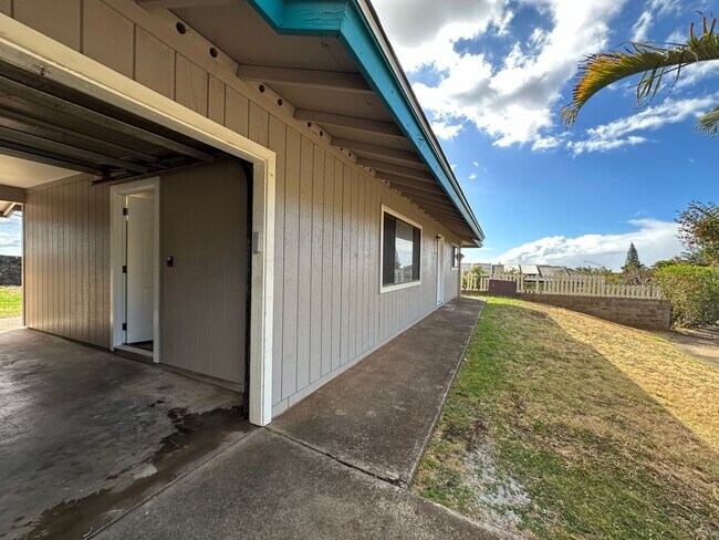 Building Photo - Single Level, 3-bedroom 2-bath Newly Renov...