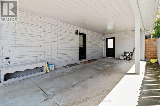 Building Photo - 61 Goldfinch Rd