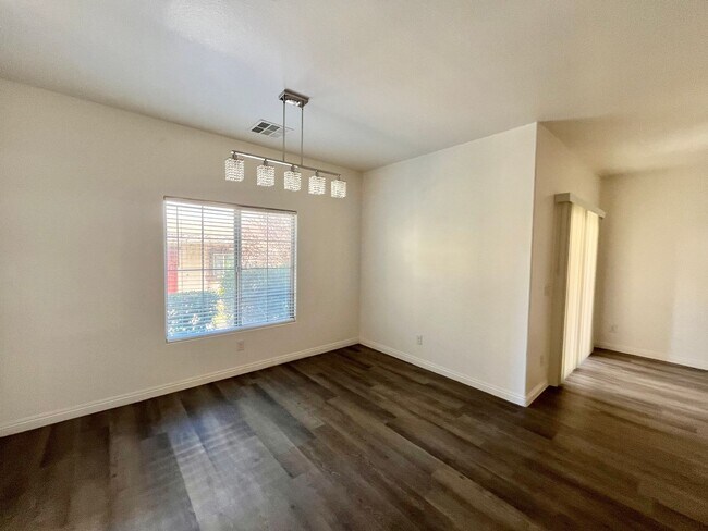 Foto del edificio - 9493 Alma Ridge Ave