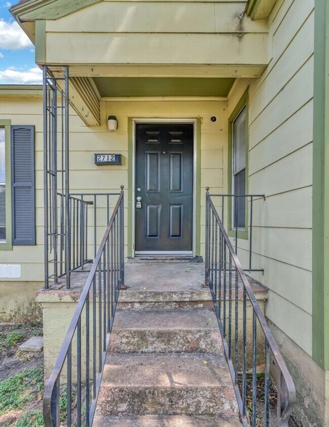Foto del edificio - 2712 Mitchell Ave