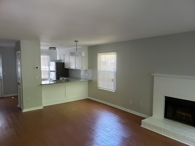 Foto del edificio - 3908 Briarhill Dr