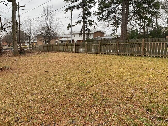 Building Photo - 2700 Catalina Ave