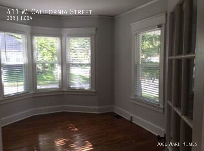 Building Photo - Vintage home in ideal location
