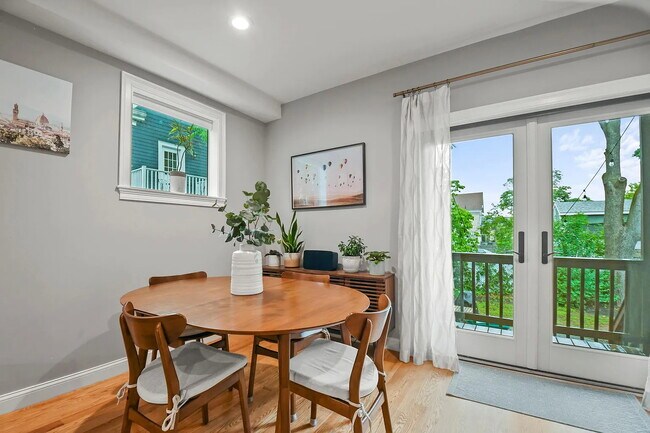 Foto del edificio - 8 Greenleaf Ave