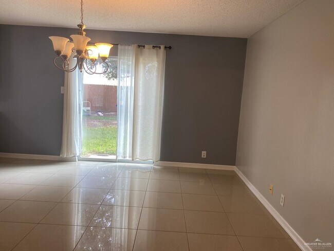 Foto del edificio - 2124 Llano Molano Ln