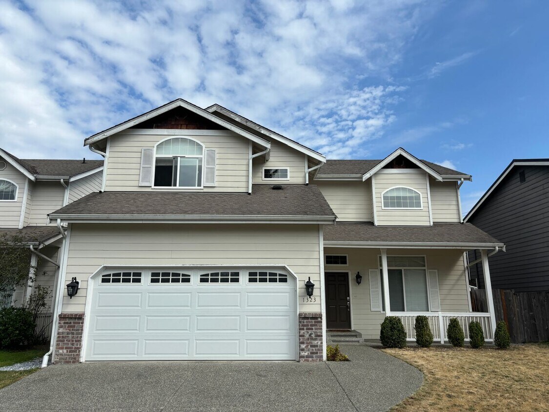 Foto principal - Spacious 4-Bedroom Family Home in Creeksid...