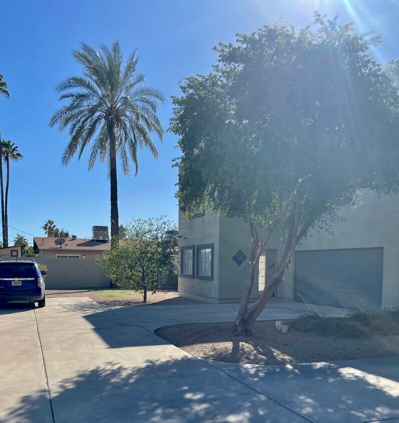 Foto principal - 1729 E Cambridge Ave