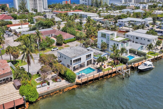 Foto del edificio - 1717 N Riverside Dr