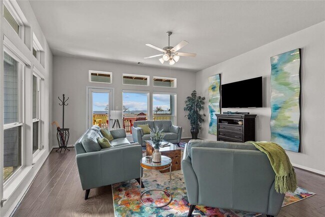 Foto del edificio - 715 N Bayshore Dr