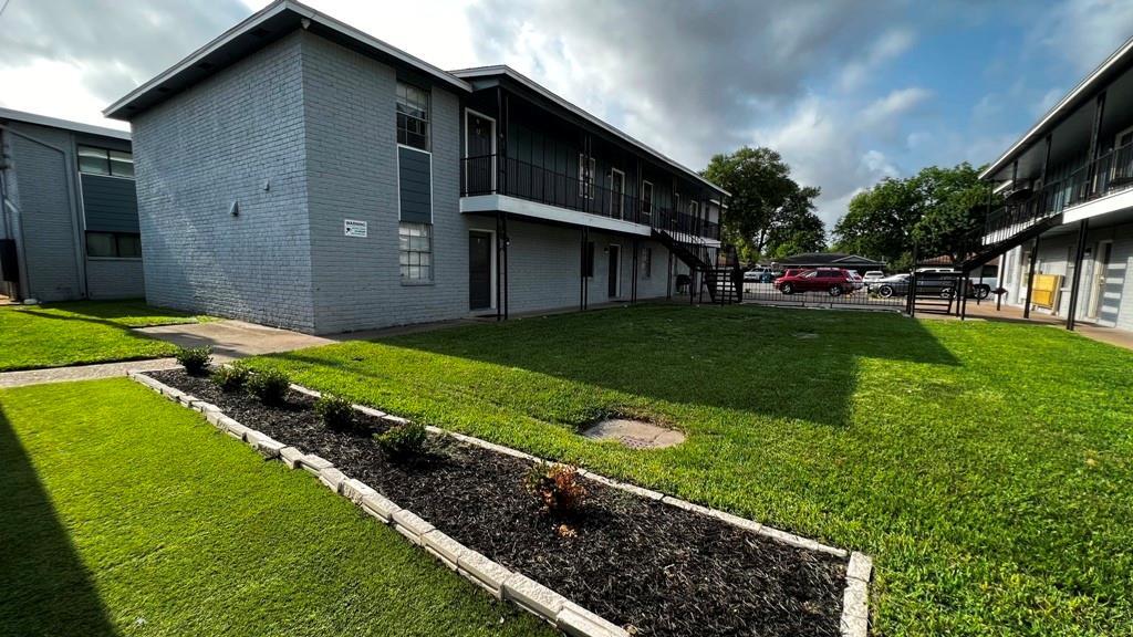 Foto principal - 427 Hollyvale Dr