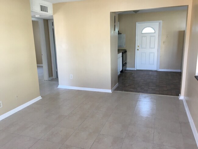 Building Photo - 724 22nd St