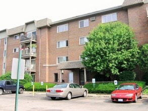 Building Photo - 2300 Beau Monde Terrace