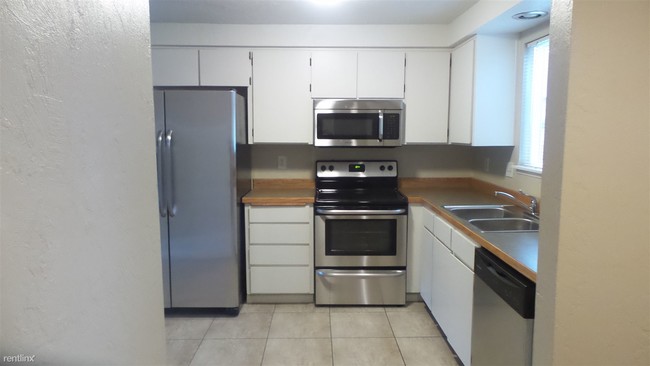 Foto del edificio - 757 N Cloverleaf Loop