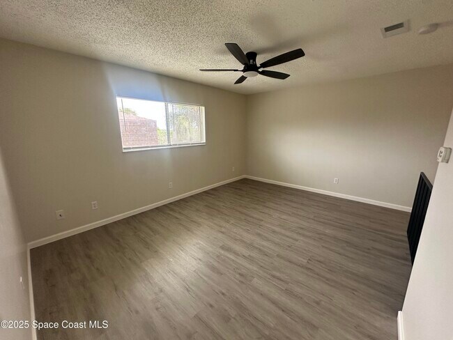 Building Photo - 3812 Overlook Dr