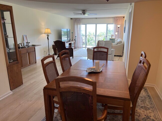 Building Photo - 801 Lake Shore Dr